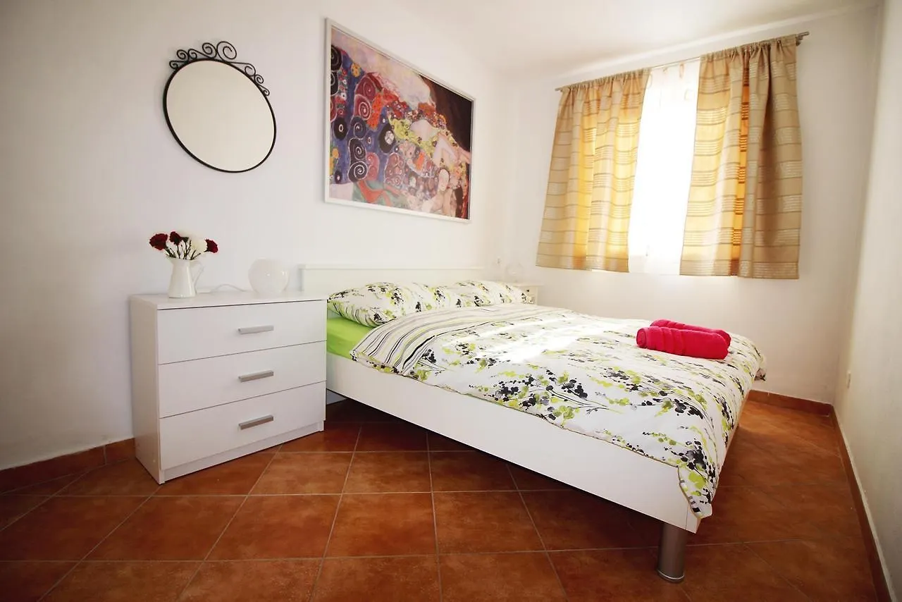 Apartment In Porec/Istrien 31448 0*, بوريتش